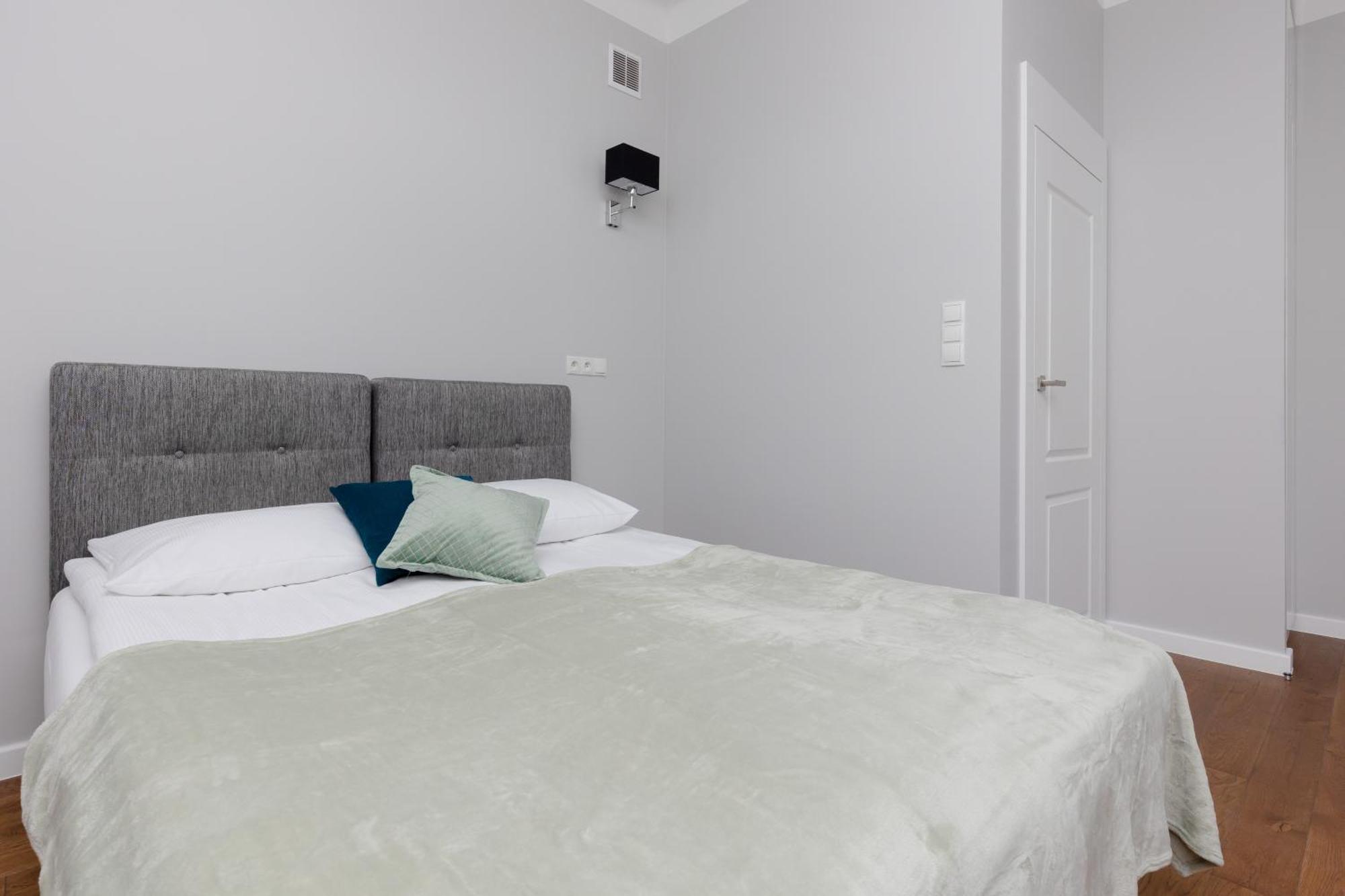 City Center Aparthotel Chmielna By Noclegi Renters Warschau Exterior foto